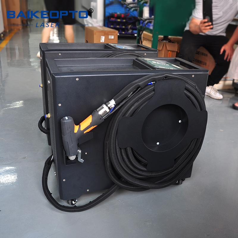 Industrial Handheld Laser Welder - Saldatrice Laser a Fibra Portatile Industriale